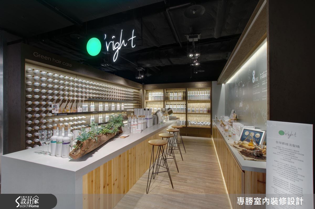 走進 8 坪髮妝保養專櫃 感受自然系的溫和洗禮！