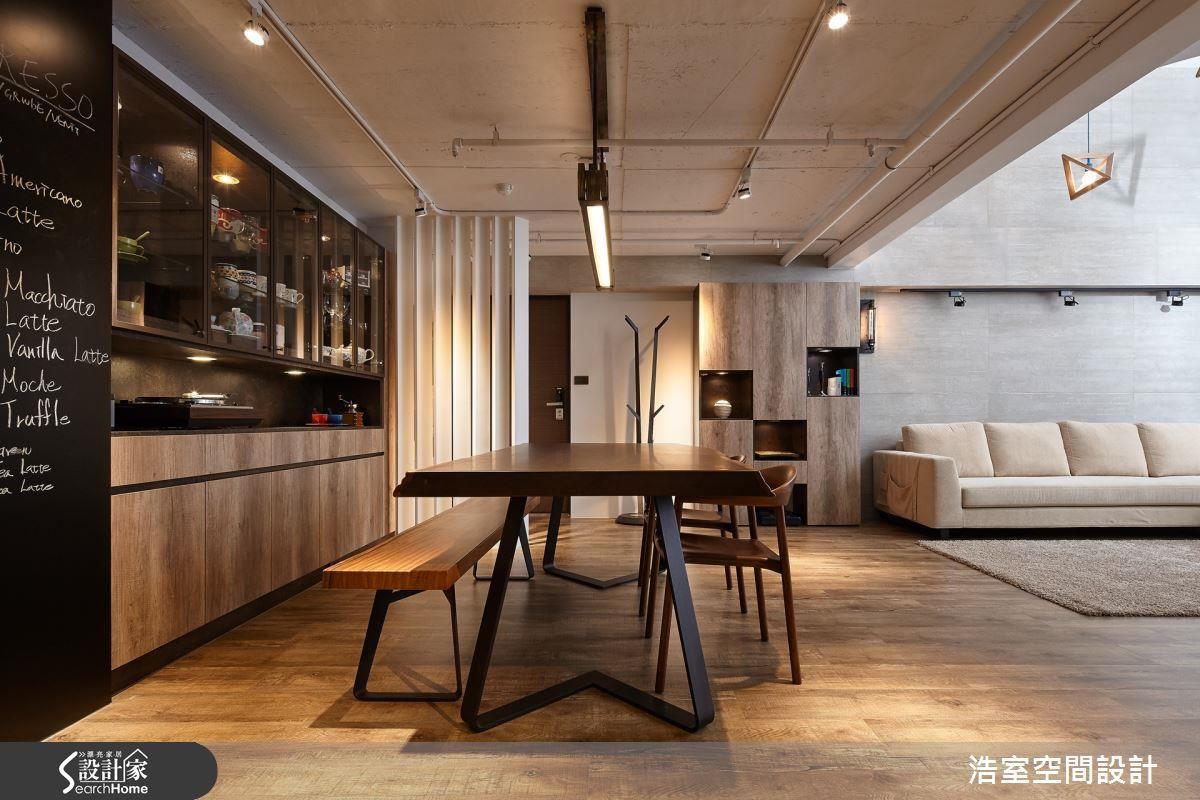 讓光與空氣自由流通  挑高工業風宅人貓同樂