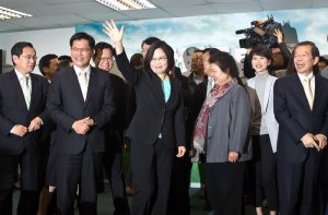 蔡英文的1000天 拚了命也要把那些眼淚轉換成笑容