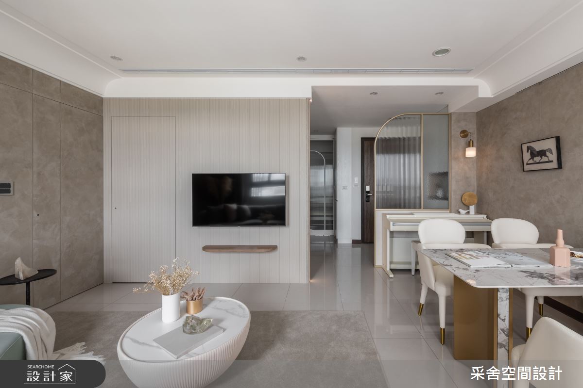 女兒與媽媽的私人空間，好美~  奶茶色與圓弧語彙創造出流暢動線、美型收...