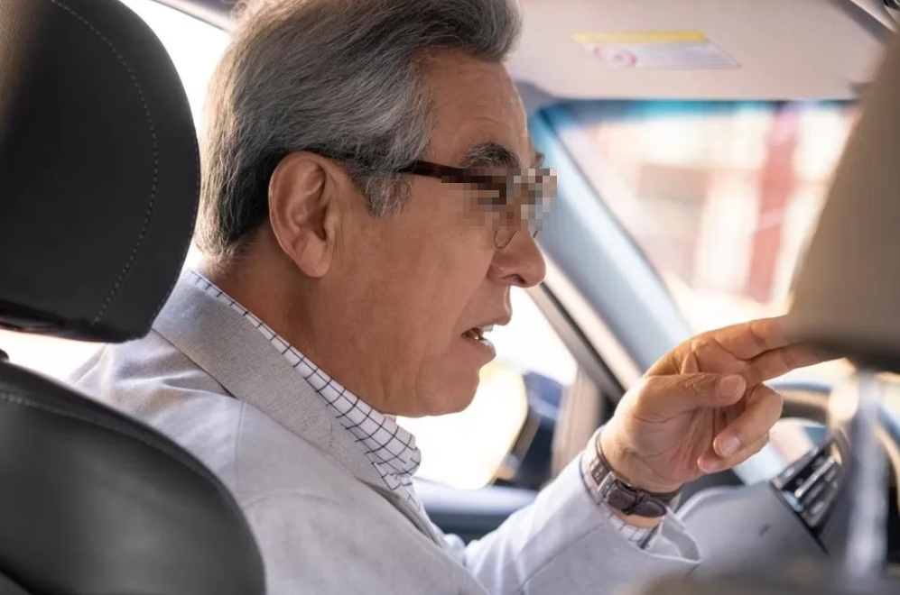 鄰居大媽亂造謠！公公氣炸「找人拆屋」 她慘被全家圍剿