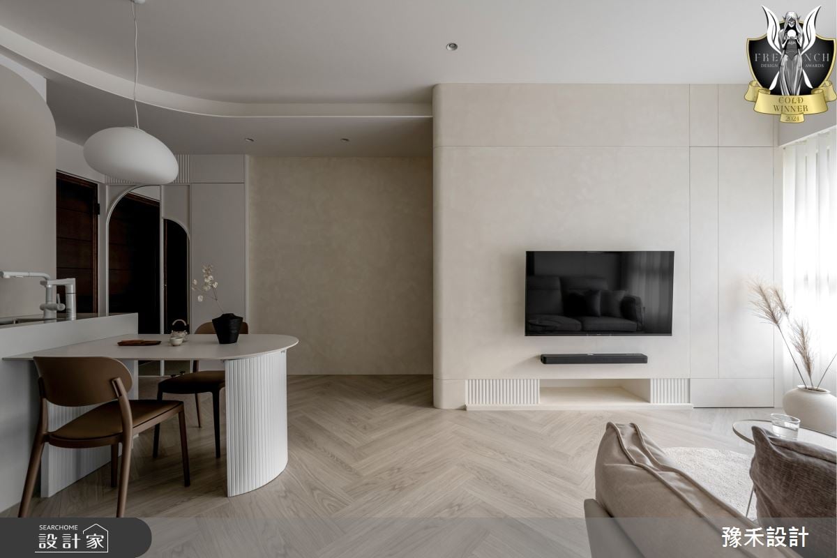 「旭曲」獲得2024年French Design Awards金獎 侘寂微暖展現三代同堂的居...