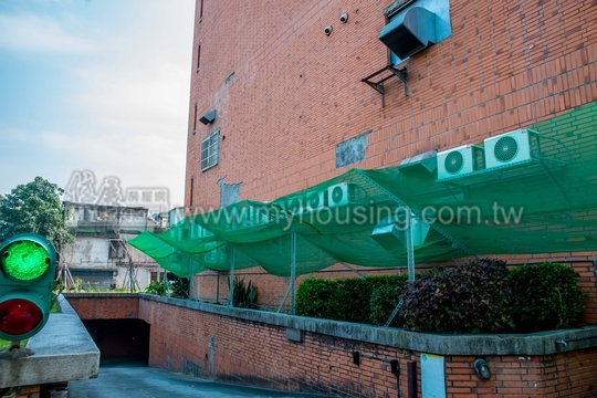 磁磚掉落頻傳　內政部籲自主檢查