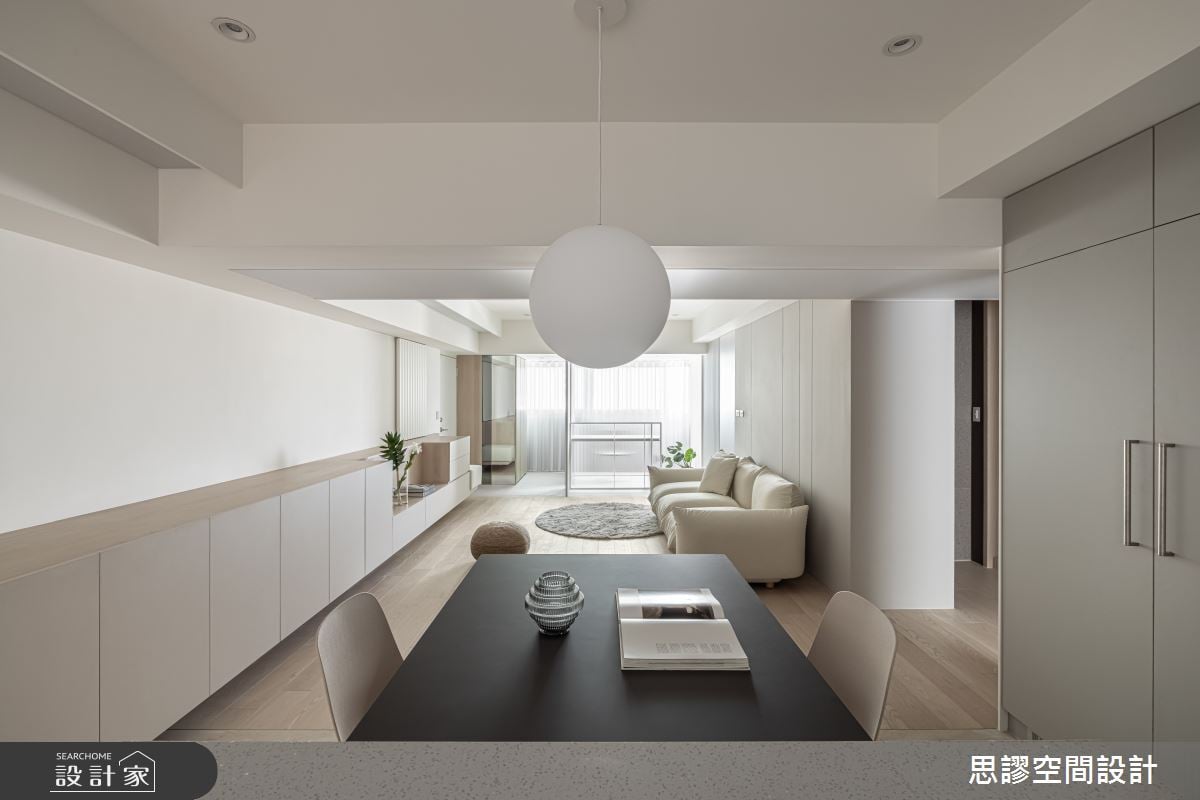 27坪老屋翻新簡約風！最好的光線留給中島廚房與書房，空間延展且洋溢笑...