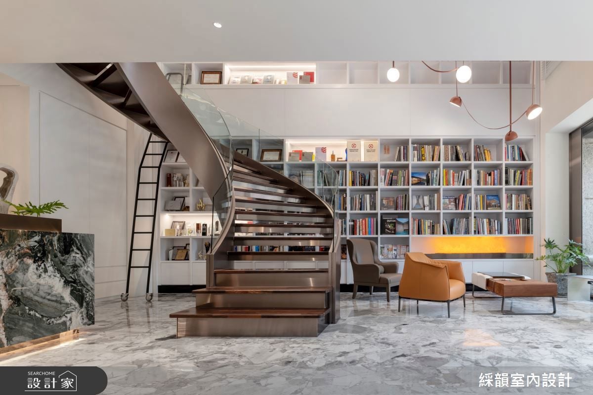 旋轉樓梯銜接夢想與實現!綵韻室內設計百坪複層辦公室展現品牌審美與理念