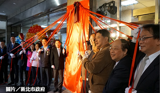 「行武者號」曝光　淡海輕軌車廂亮相