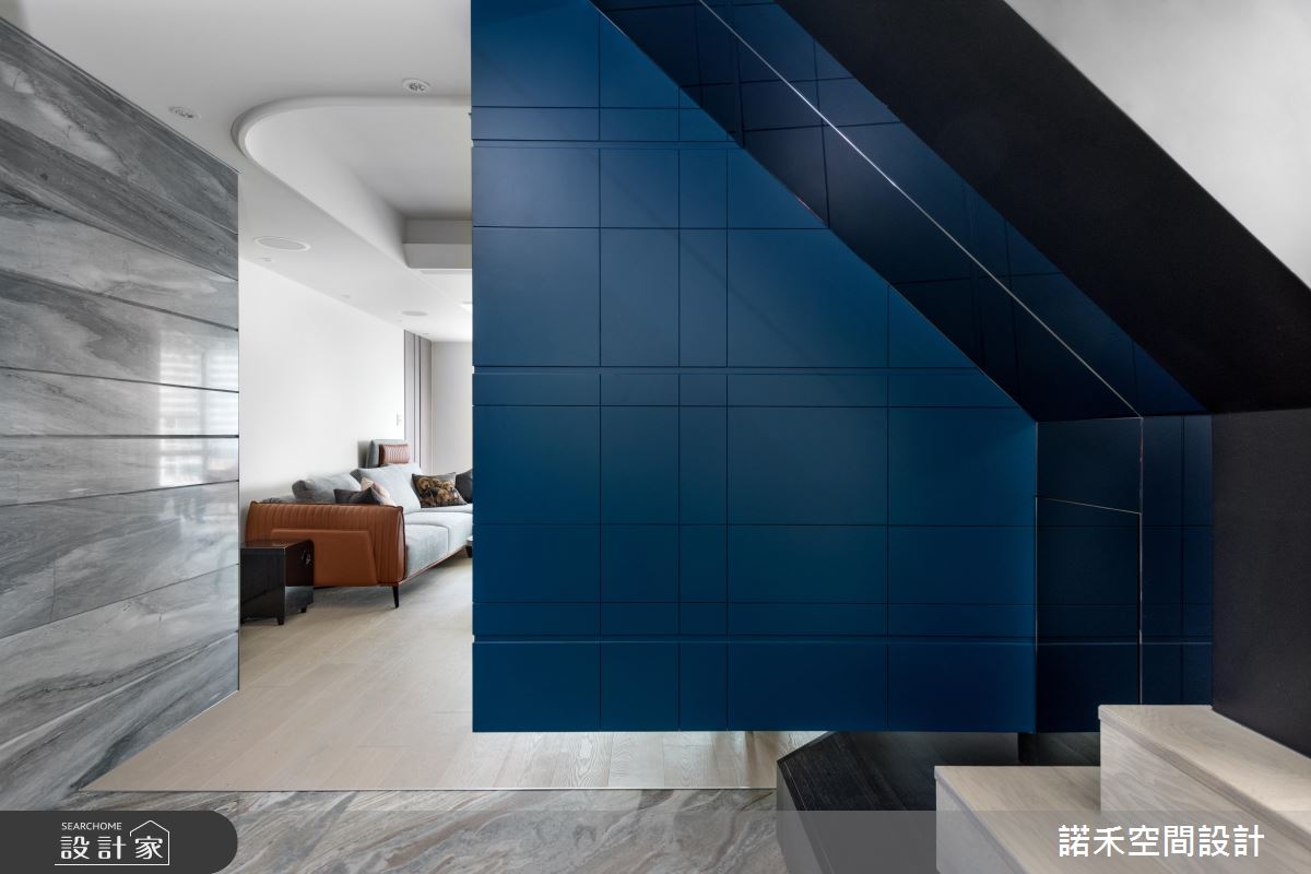 一種簡約的奢華  就在客廳那面好採光六角窗下