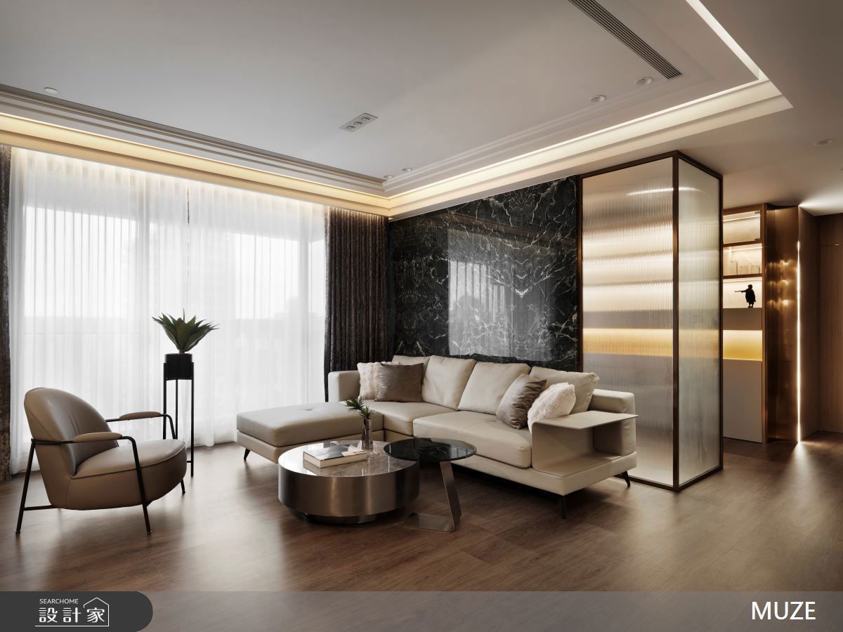 一探科技業菁英的精緻寓所！45坪新成屋以大理石×鍍鈦與木地板勾勒輕奢場景