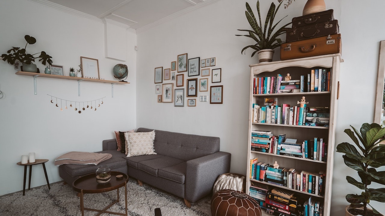 房東賣老屋「漏水＋壁癌」他猶豫！ 網見價格一面倒：直接買了