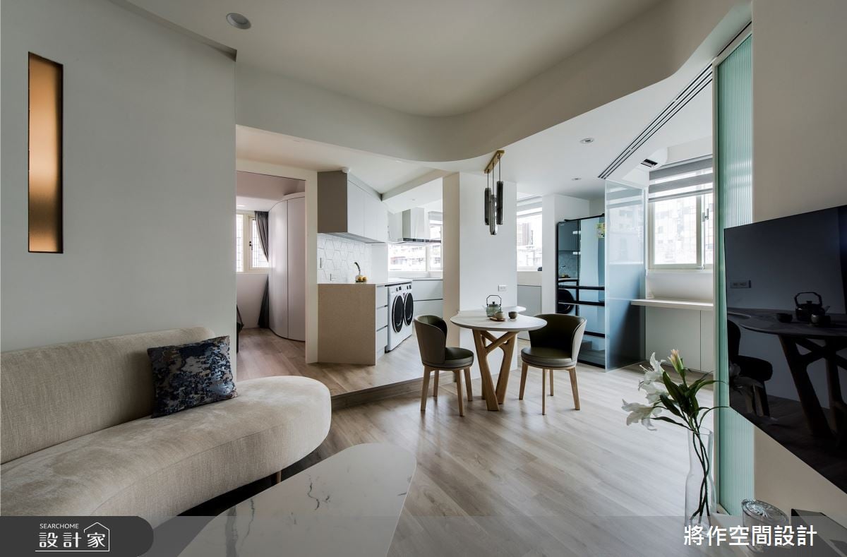 15坪老屋再造簡約風生活！讓圓弧與斜角導引動線與格局，超高坪效活出小...