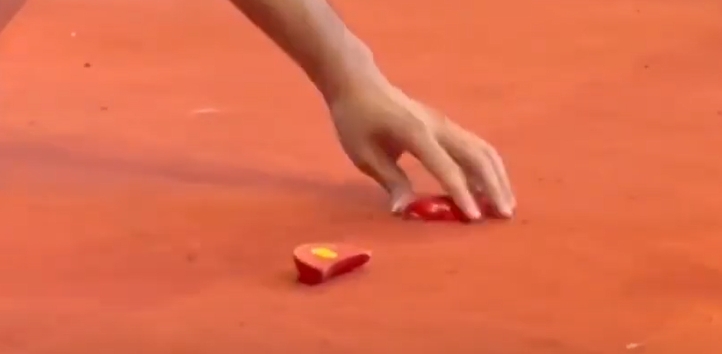 看照片就買房！勇男擲3聖筊衝了 交屋見詭異格局哭：再便宜也別碰