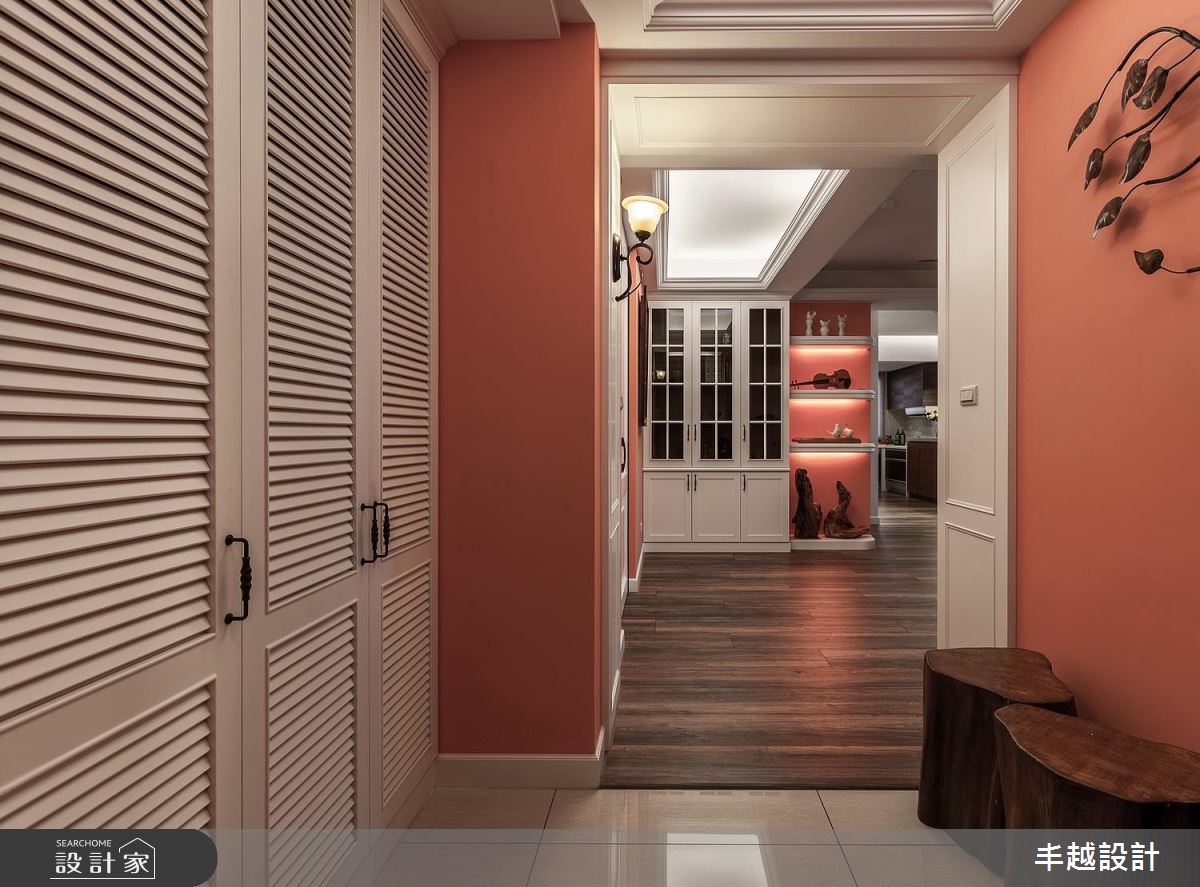 鄉村風大宅復古情懷！珊瑚色 x 紅磚牆 x 小碎花的浪漫交會