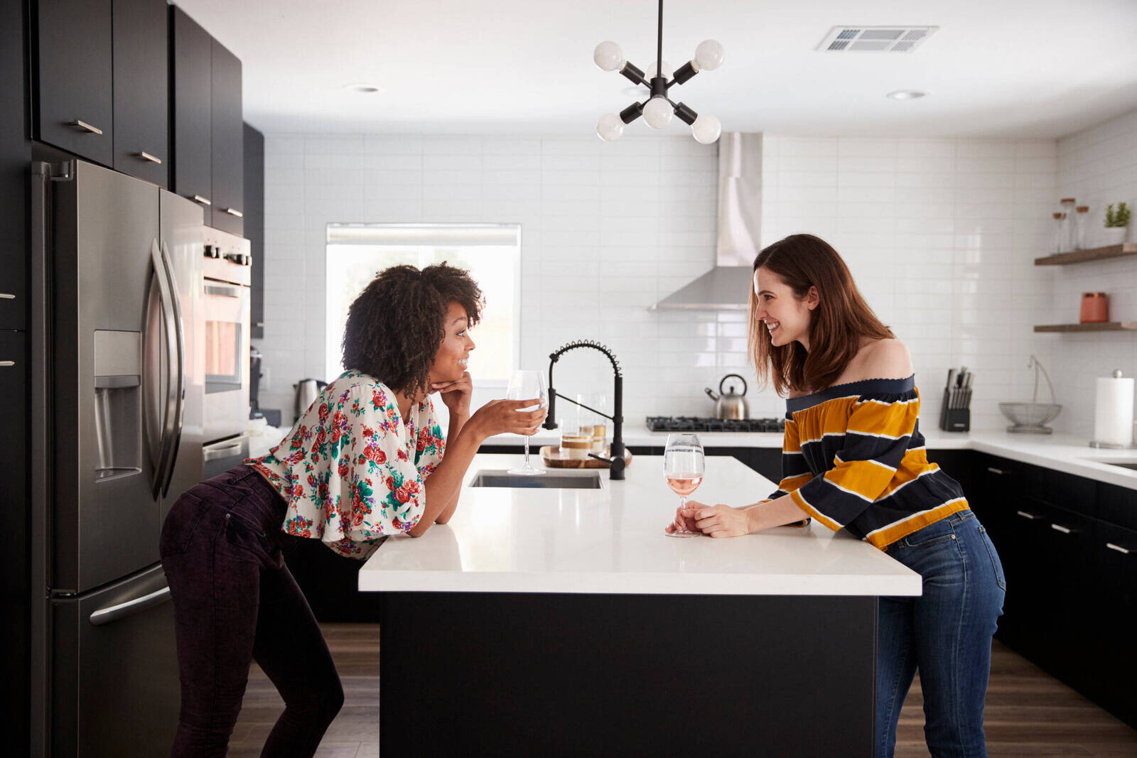 廚房大概是整個家最需要電器的空間，插座配置就非常重要。（圖片來源_21世紀不動產）