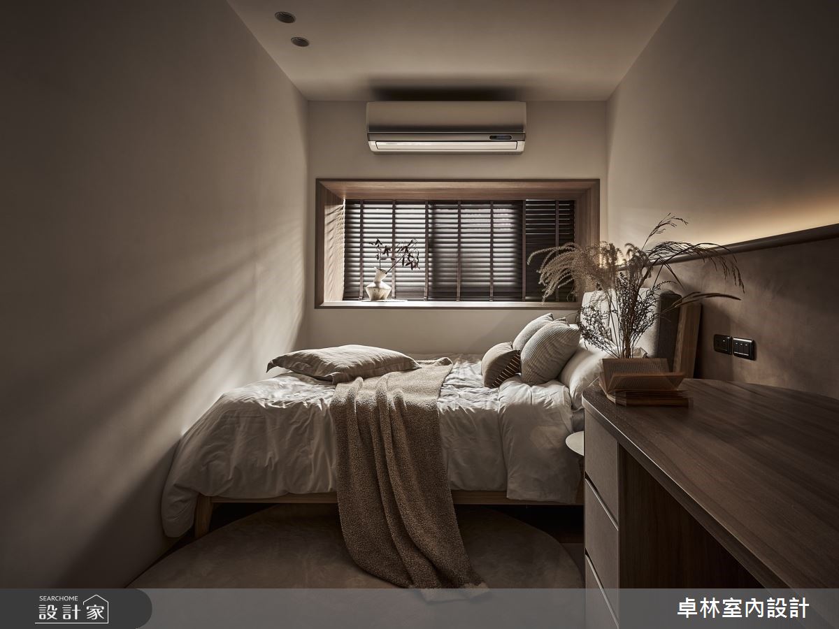 7坪優雅單身小套房！以侘寂風為生活主軸，融入木紋、圓弧與光影，營造寧...