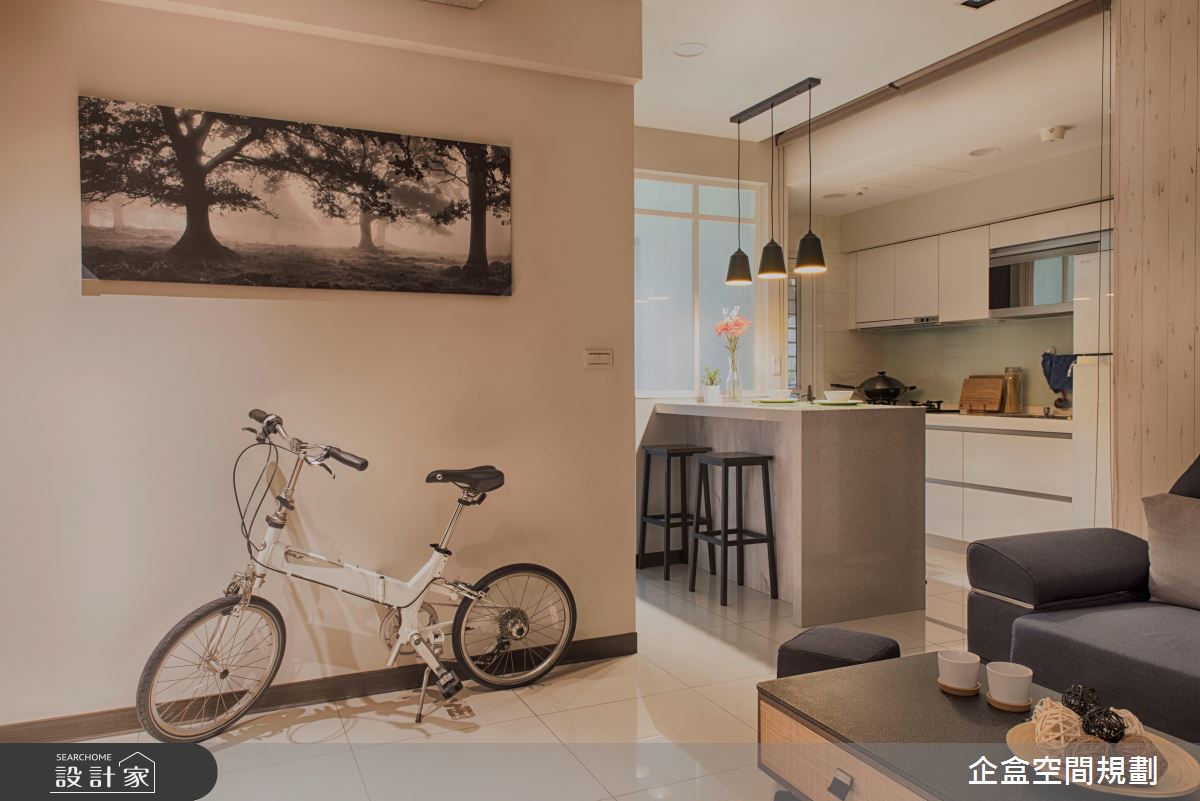 不可能只有13坪也這麼好住吧!?集結開放式廚房、個性臥室與多功能書房的...