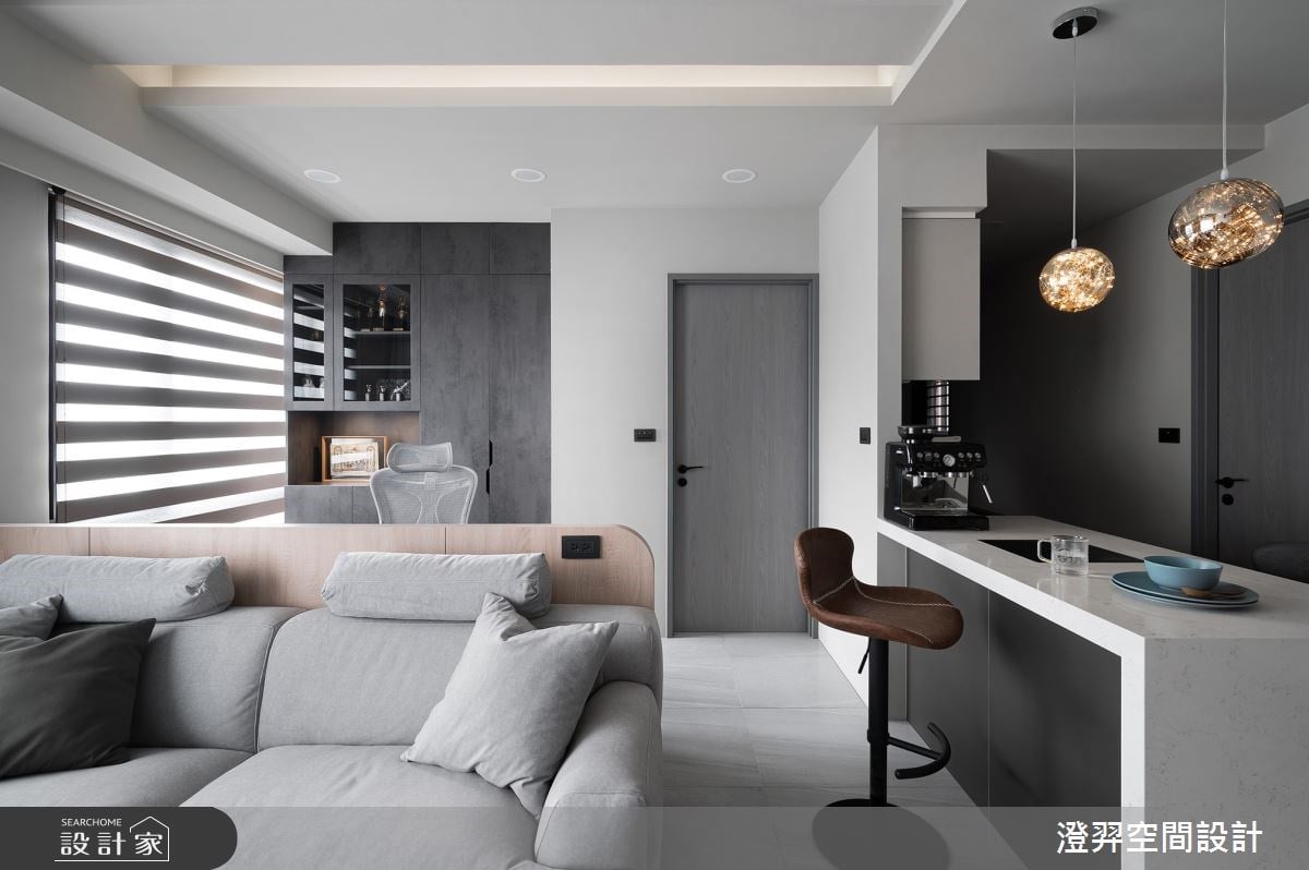 訂製咖啡吧檯作為空間彩蛋！中島、客廳與書房創造多功能 2+1 房， 17 坪...