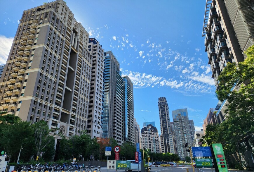 「車位旁空間被鄰居當自家倉庫！」社區常見糾紛 專家：這區域屬於全體住戶