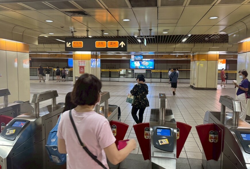 網友幻想「水飯藥油漲翻天」：高房價時代，人人都想掌握生活籌碼 | M傳媒