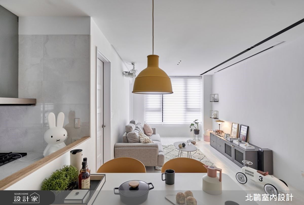 沒有制式電視牆，更有生活感！植栽、莫蘭迪粉為北歐風住宅打造夏日妝容