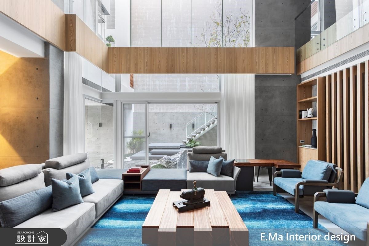 三姐弟夢想的自地自建清水模現代別墅！實現 12 口與媽媽共居的大家族願景