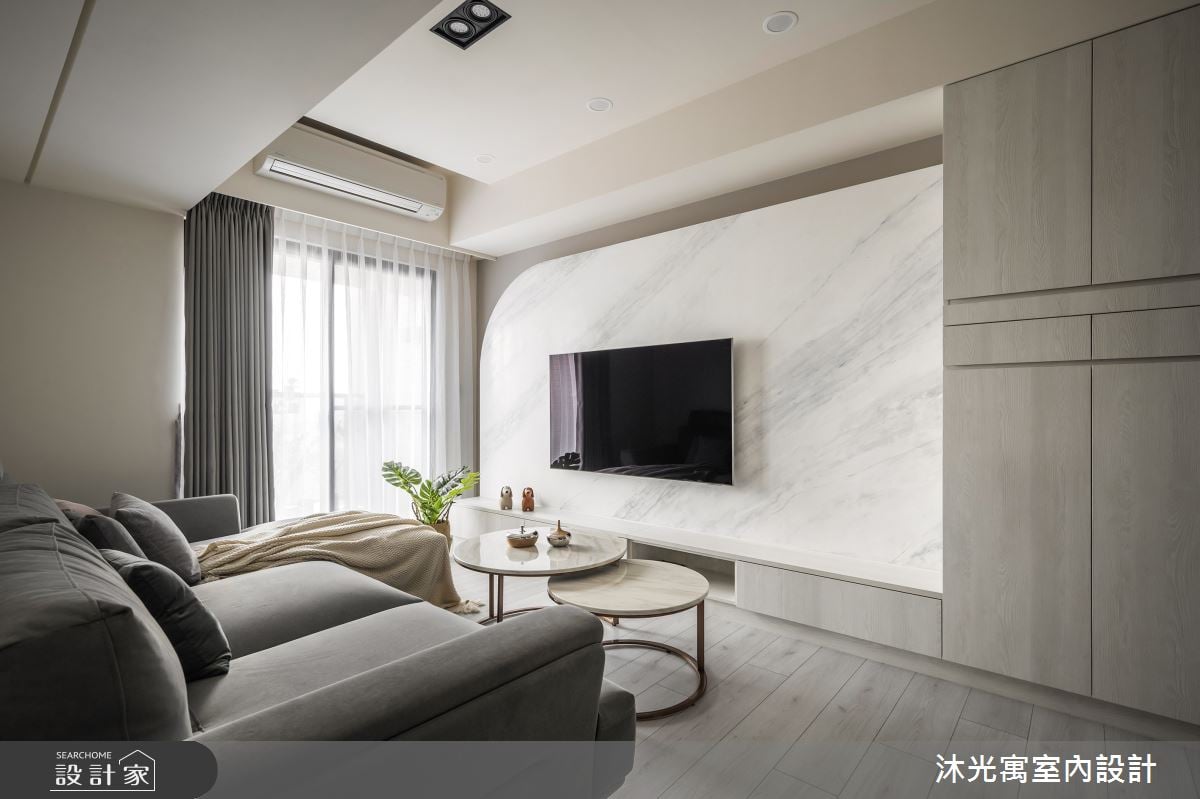弧型與光帶修飾大樑，25坪現代風不動格局空間感爆棚！
