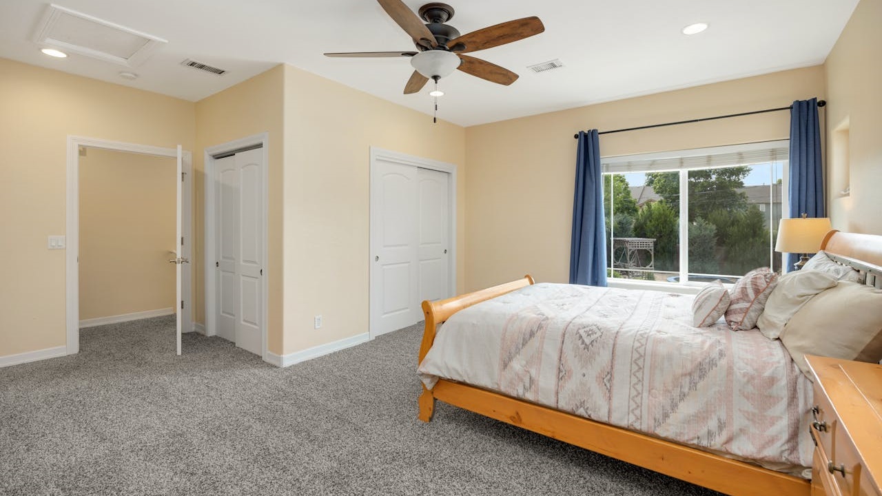 三寶爸想換4房 見同事賣4年降300萬才賣掉 他憂：會套牢？