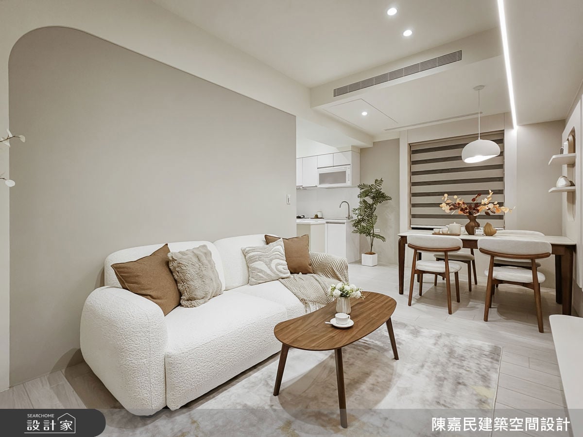 小坪數擴容魔法！18 坪簡約風小宅規劃兩房兩廳，靠系統板材電視牆讓客廳...