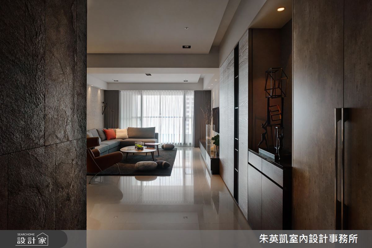 親吻灰色的肌理變化！雙人現代宅蘊藏充沛收納