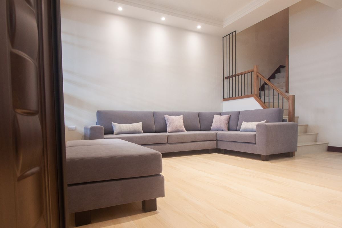 泡綿決定沙發舒適度！Cube-Net 椅子工廠訂製讓人不想起身的專屬沙發