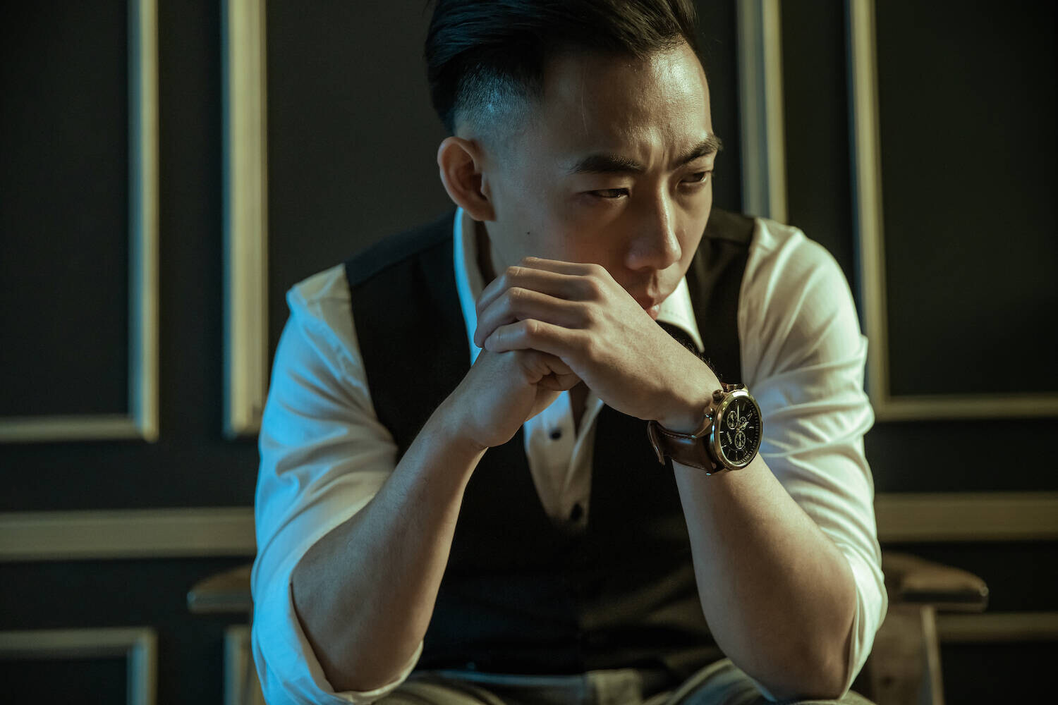 吳若浩認為從事房仲工作，要幫客戶分析、設計、計算投報率，過程中因為被信任與客戶成為朋友，是一件很有成就感的事。（圖片來源_21世紀不動產）