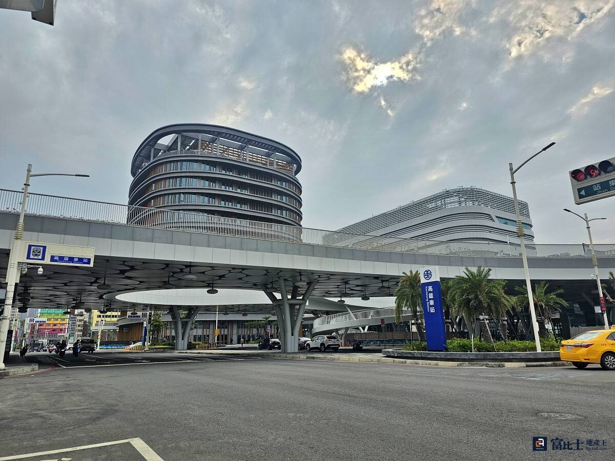 高雄鐵路地下化後，都市基礎建設搭配捷運聯開案，將為高雄房市帶來新的亮點。（圖／記者蘇茵慧）