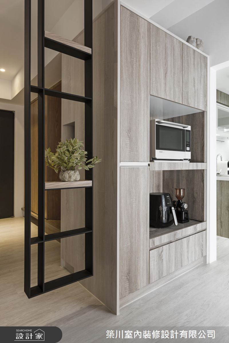 小而美的木質新婚宅！系統家具拯救 14 坪狹窄老屋