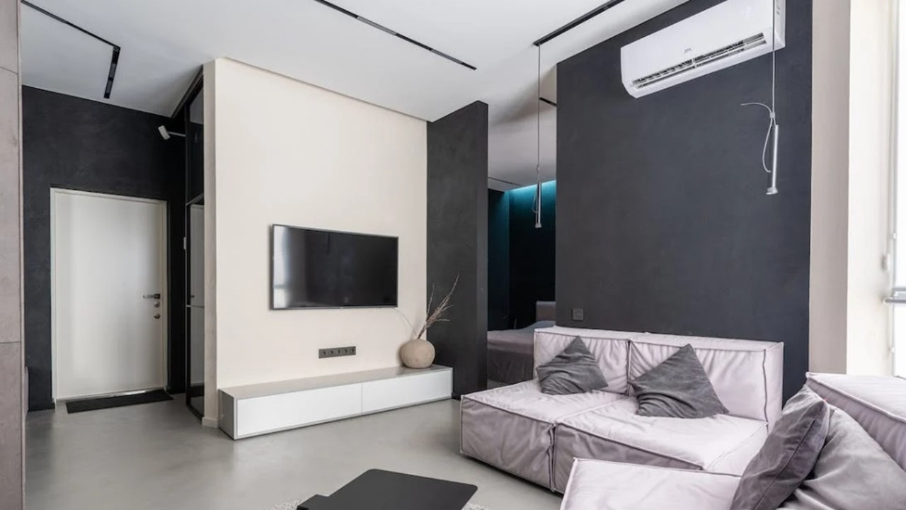 冷氣怎麼開才能急速降溫？專家曝「按這鍵」：比吹18度涼更快