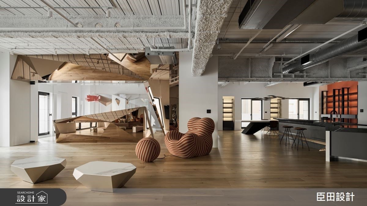 工業、現代風加乘的藝術之家！爆改75坪中古屋，打造法國龐畢度中心般的...