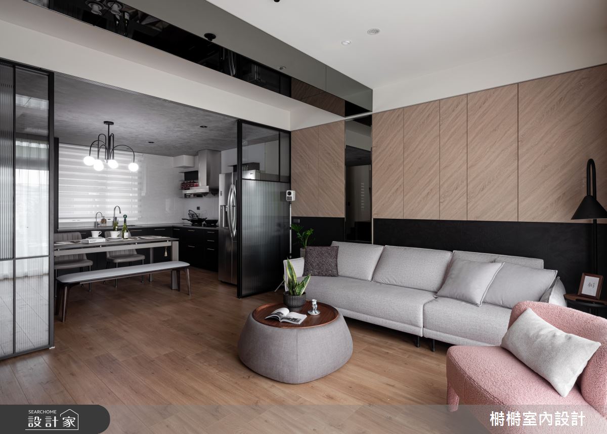 日日享有陽台日光！佐入鏡面、玻璃拉門輕隔間設計，中古屋蛻變質感透天別墅