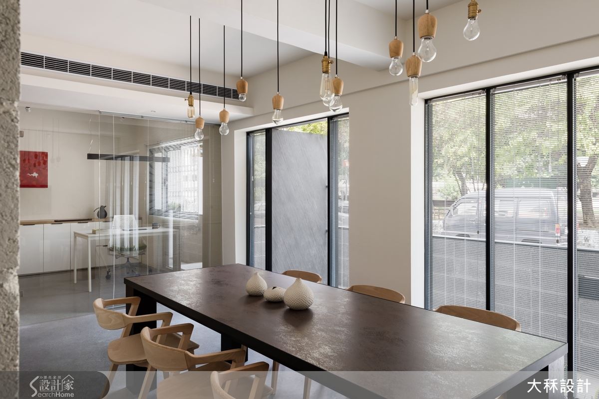 日照、氣流恣意流轉其中，型塑沉靜紓壓的辦公空間