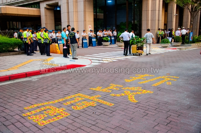 大觀自救會攔車陳抗 政院擬提告