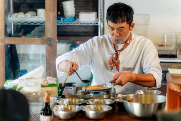 《營業中》挺進花蓮災區！姚元浩大推 「無添加薄鹽黑豆蔭油」 征服在地...