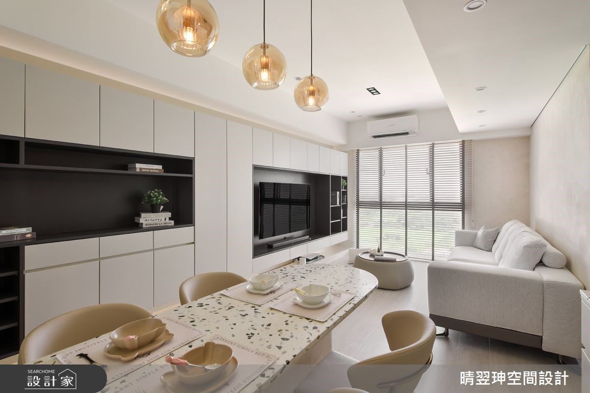 親子宅也能兼具美感與機能!隱藏門X插座X收納櫃設計，打造高顏質奶油宅