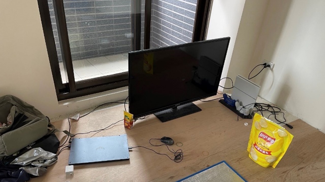 驗屋驚見裝潢工「擺床玩PS4」還有沐浴乳 網傻眼：建商幫試住？