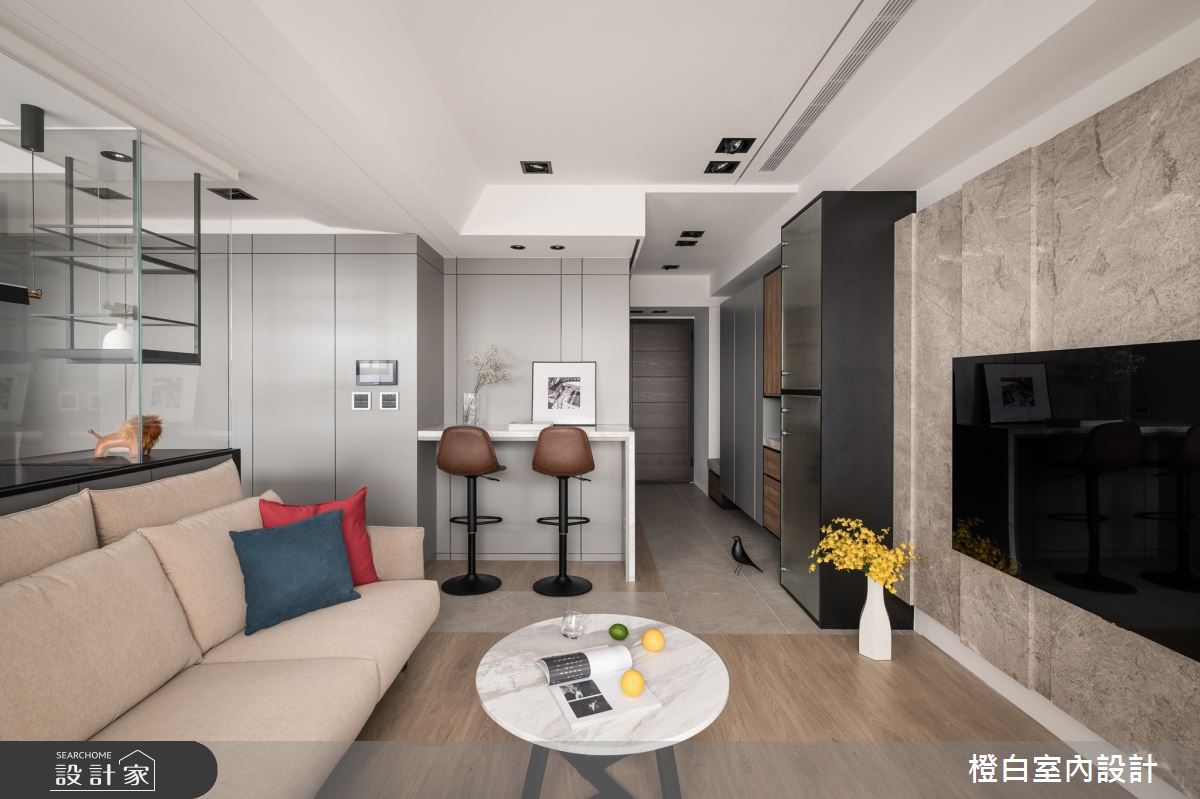 找回生活溫度的20坪新成屋裝修，大玄關、小吧台浪漫晚餐和更衣室的願望...