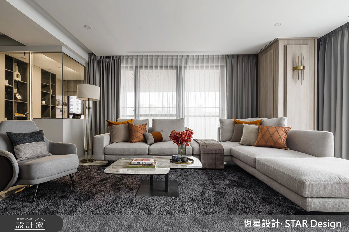 體貼老公的寵妻之作！89 坪現代風住宅：從易清潔建材到夢幻獨立更衣室，...