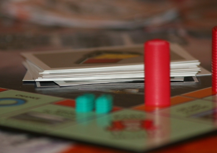 沒房還被榨乾！「遊戲大富翁」神預言 一票人淚嘆：現實更殘酷