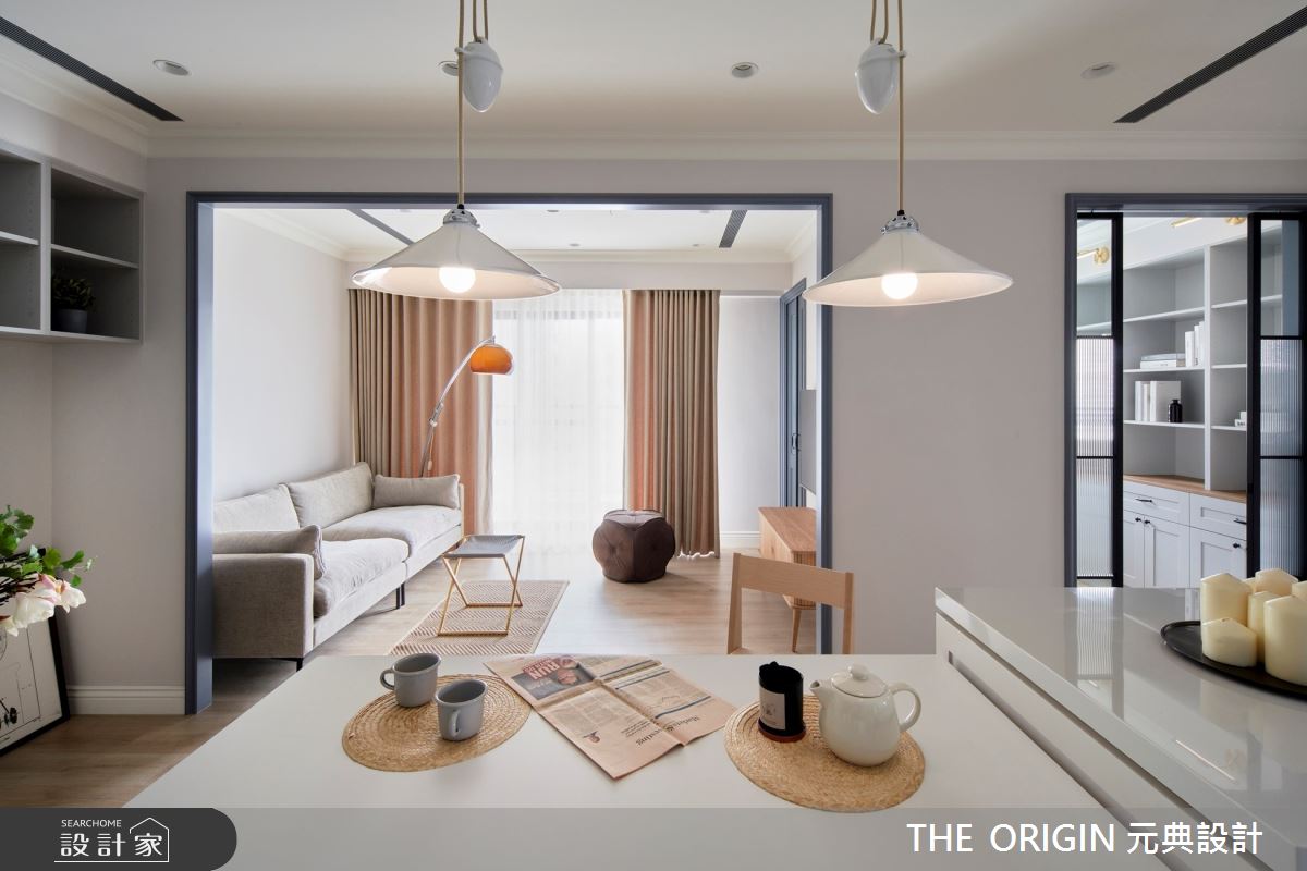 生活即景！陽光映照在線板、花磚與框景視覺，吹奏藍色美式風尚