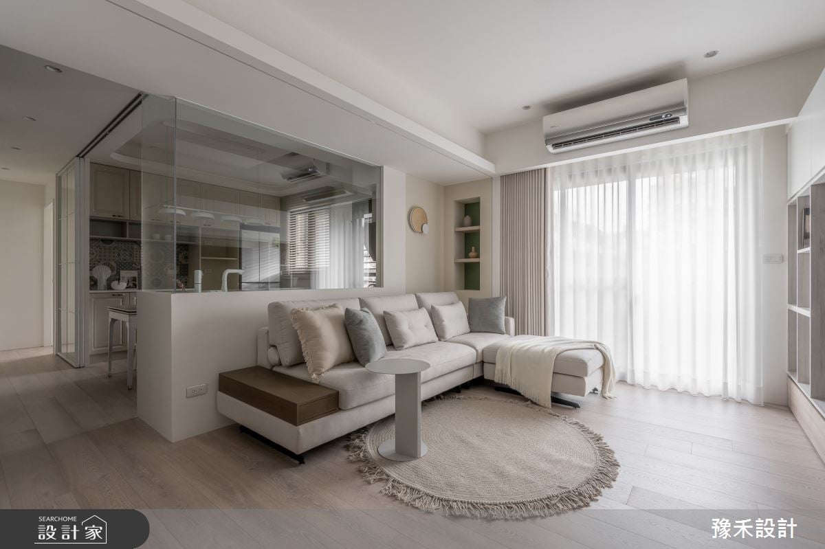 聰明的屋主預售屋客變，讓21坪的家擁有超美的大中島廚房，實現微甜的南...