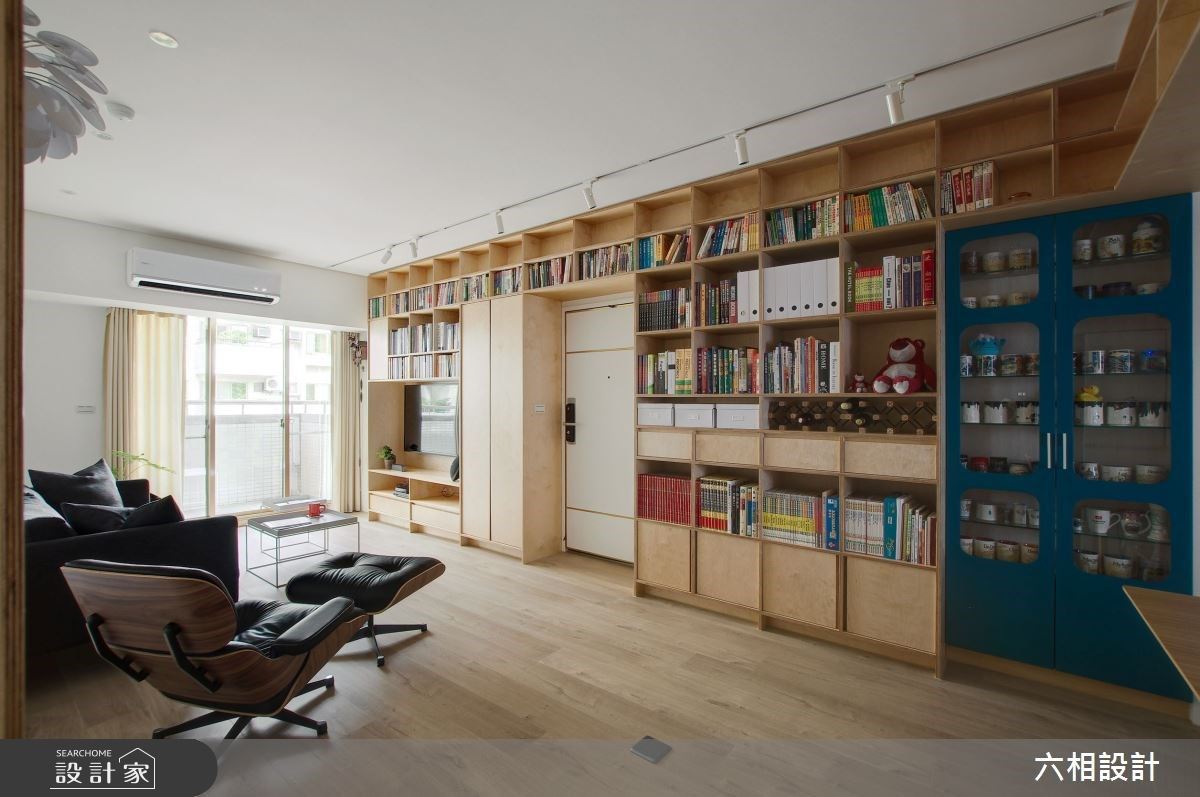我家客廳就是圖書館！木質調書牆的無限量收納