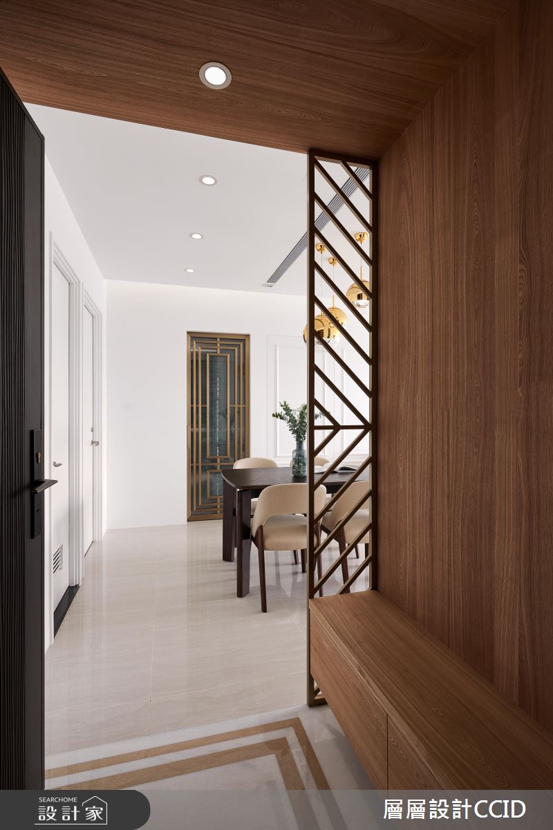 跟韓劇歐爸在家中對戲！點綴金色幾何的純白現代宅