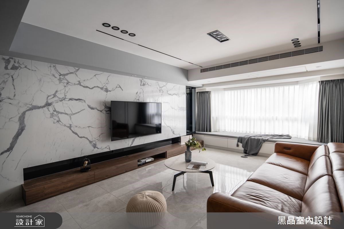 白色大理石打造現代精品生活！35 年老屋從裡到外都變浪漫風