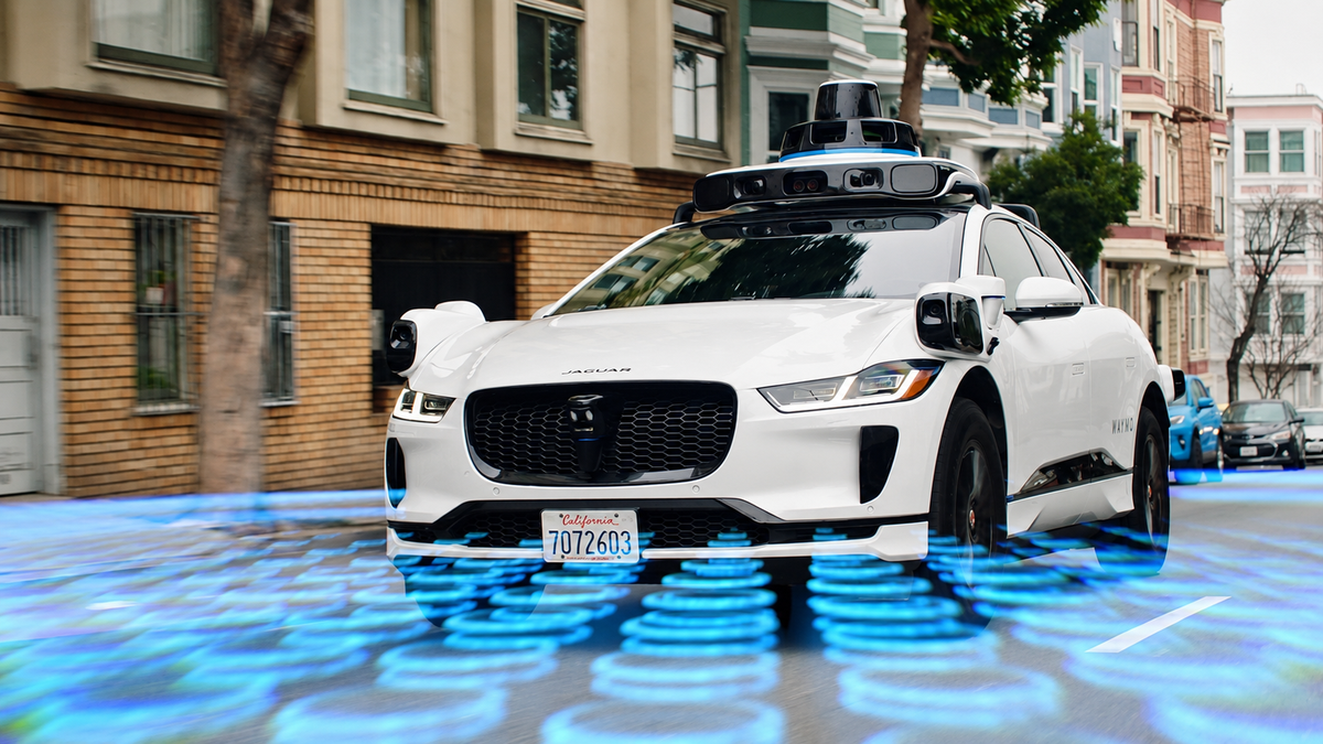 Waymo無人計程車暴雨受困再掀監管壓力 自駕技術面臨極端氣候與安全驗證...