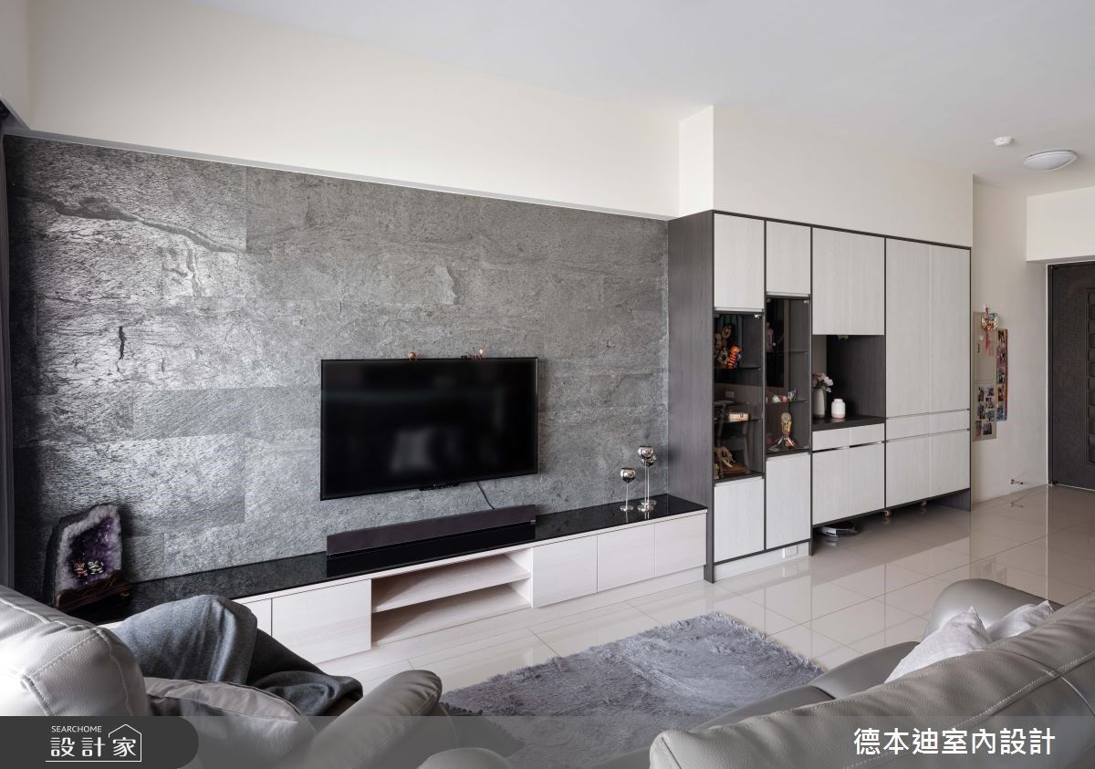 系統櫃整合玄關收納！24 坪預售屋客變後保留三房不夠，還能擁有寬敞開放...